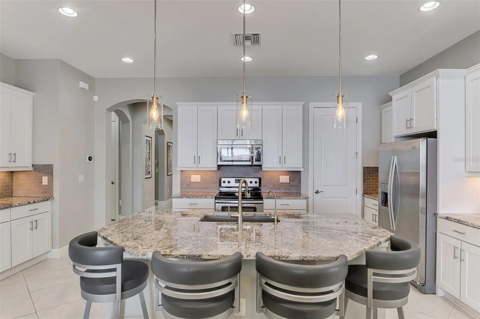 23810 WAVERLY CIR