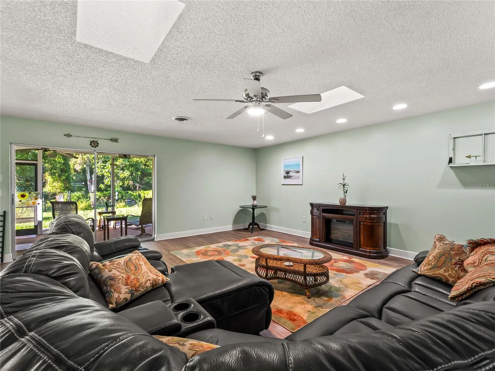 1319 PINEBROOK WAY CT