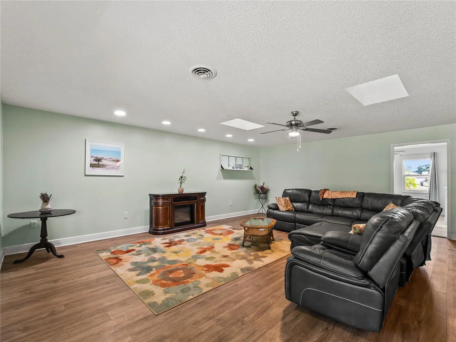 1319 PINEBROOK WAY CT
