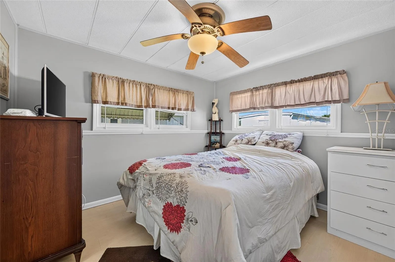 213 MANTUA DR