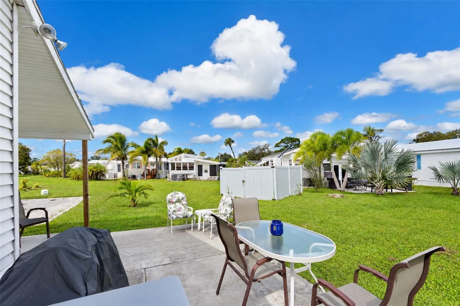 39 CROWN POINT DR