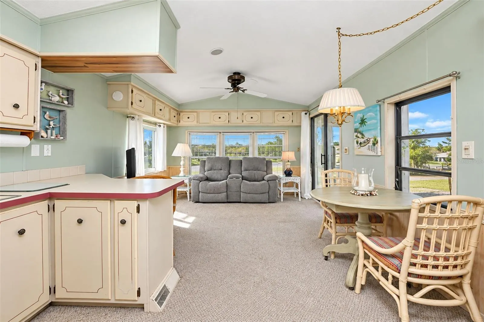 39 CROWN POINT DR
