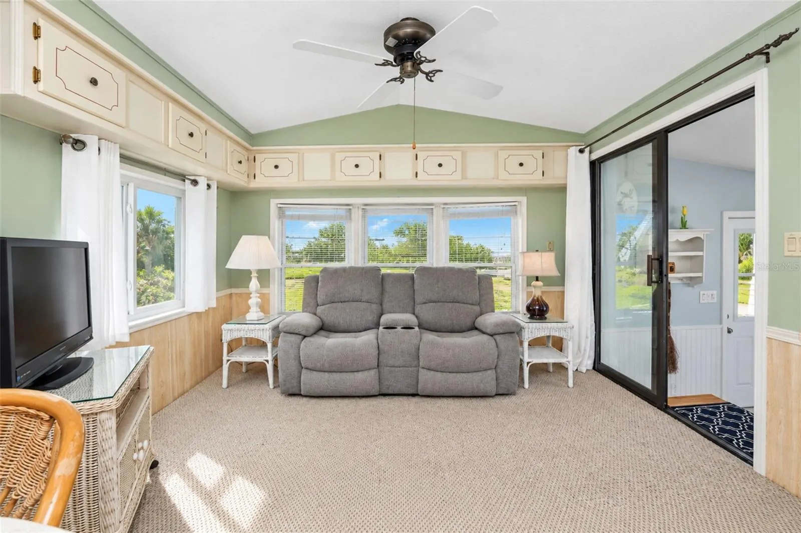 39 CROWN POINT DR