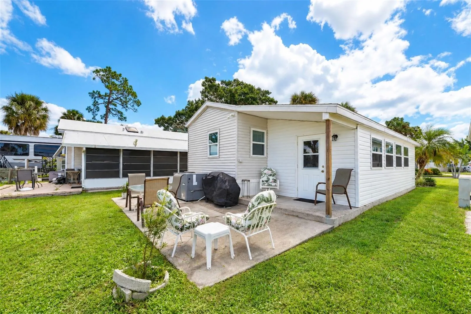 39 CROWN POINT DR