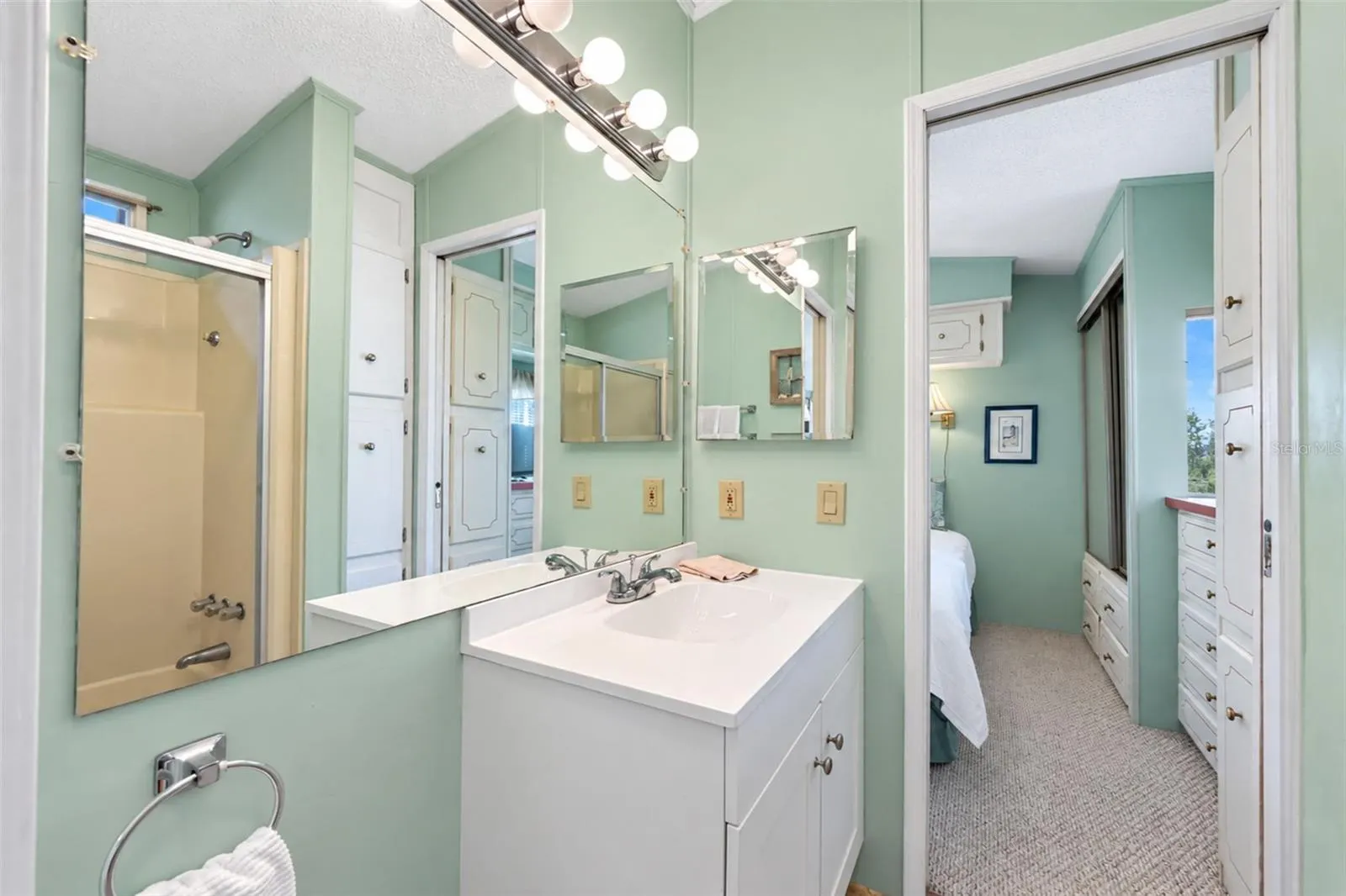 39 CROWN POINT DR