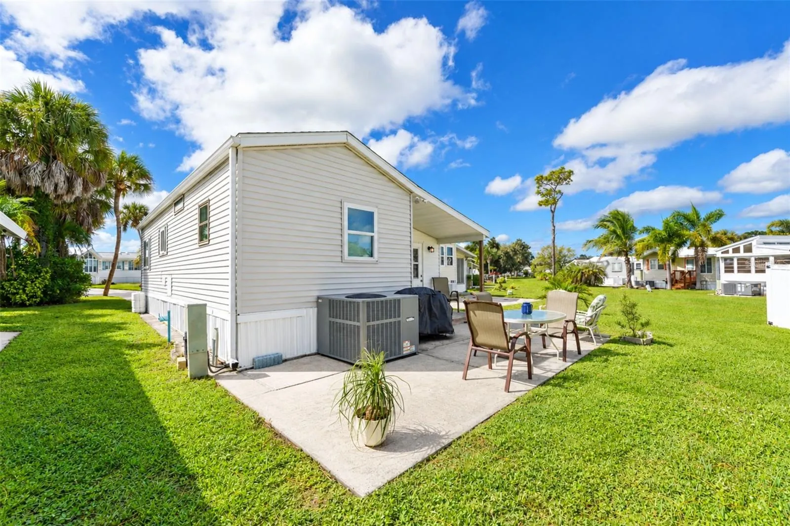 39 CROWN POINT DR