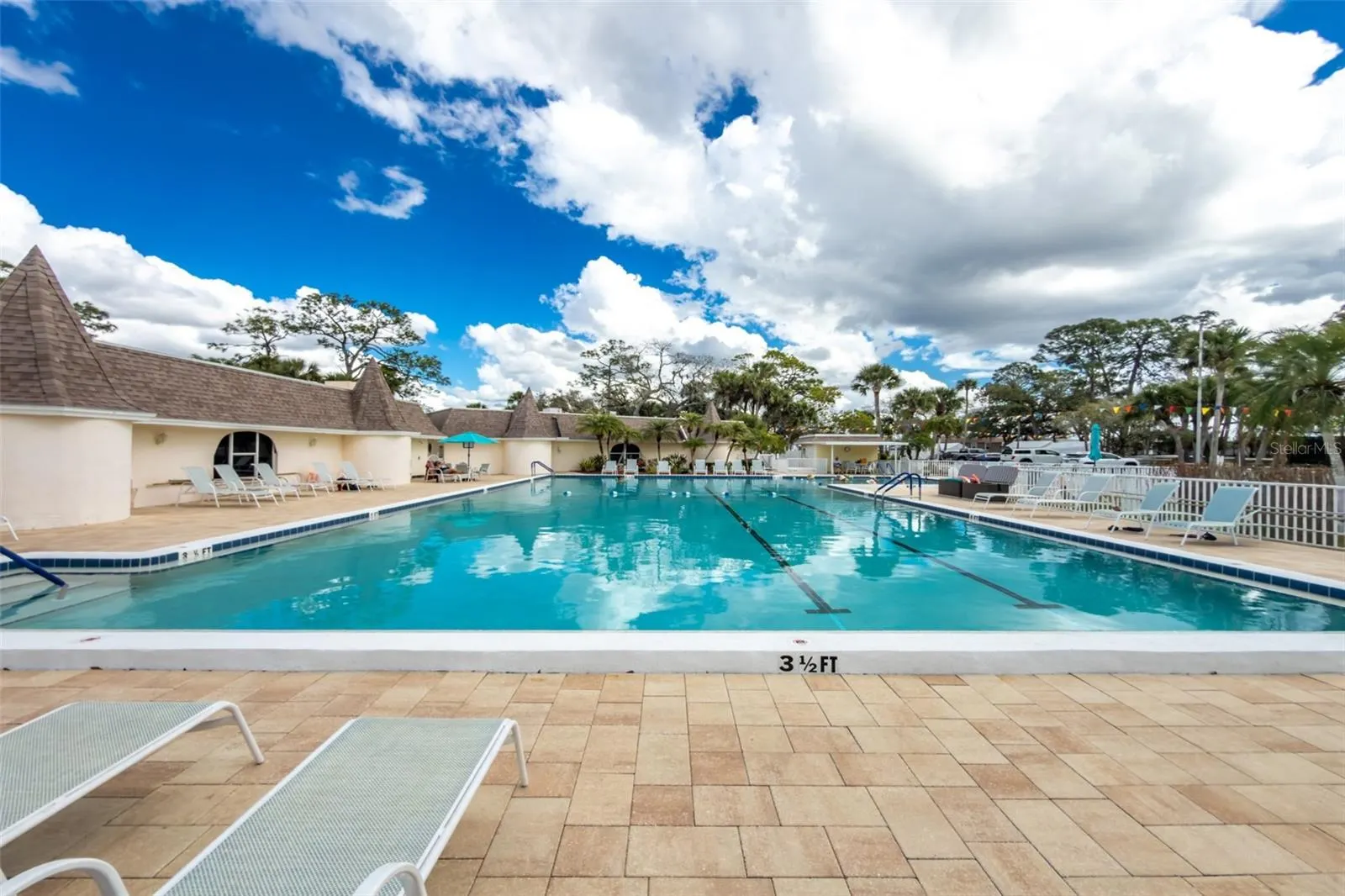 39 CROWN POINT DR