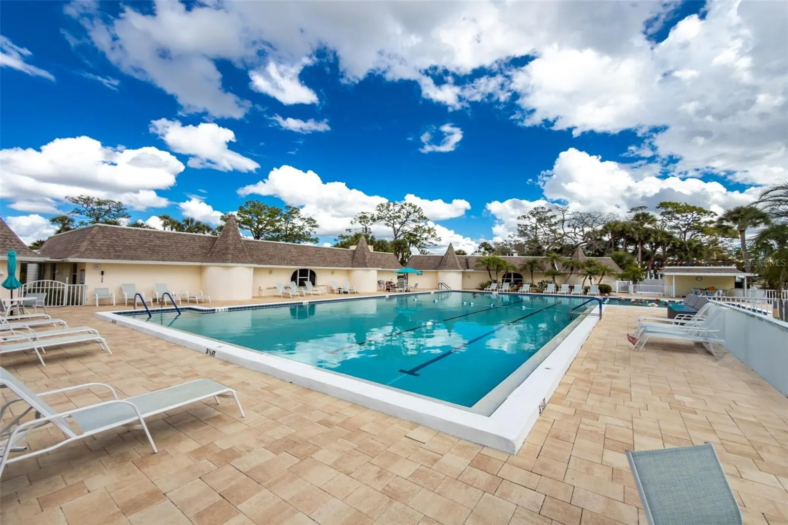 39 CROWN POINT DR
