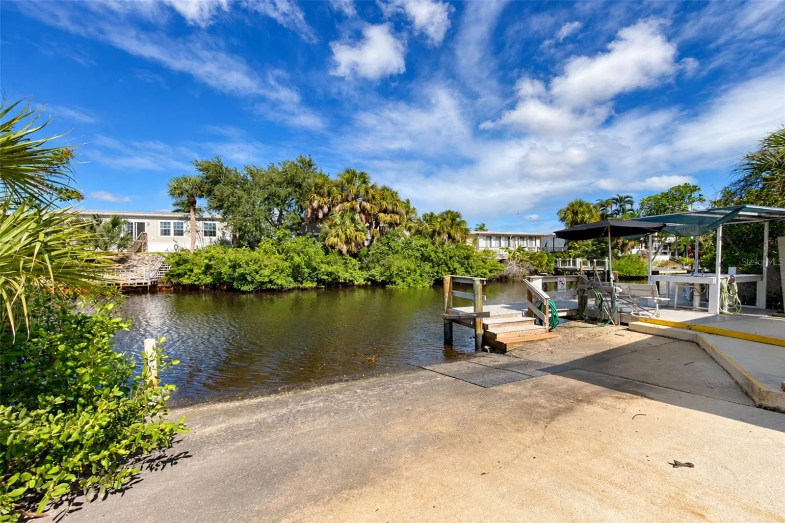 39 CROWN POINT DR