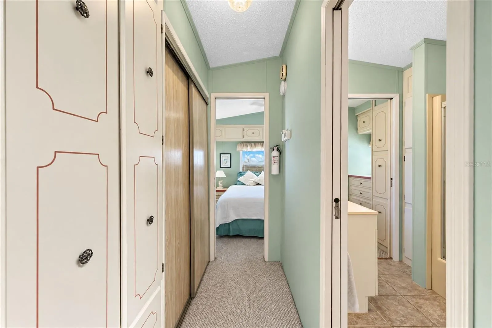 39 CROWN POINT DR