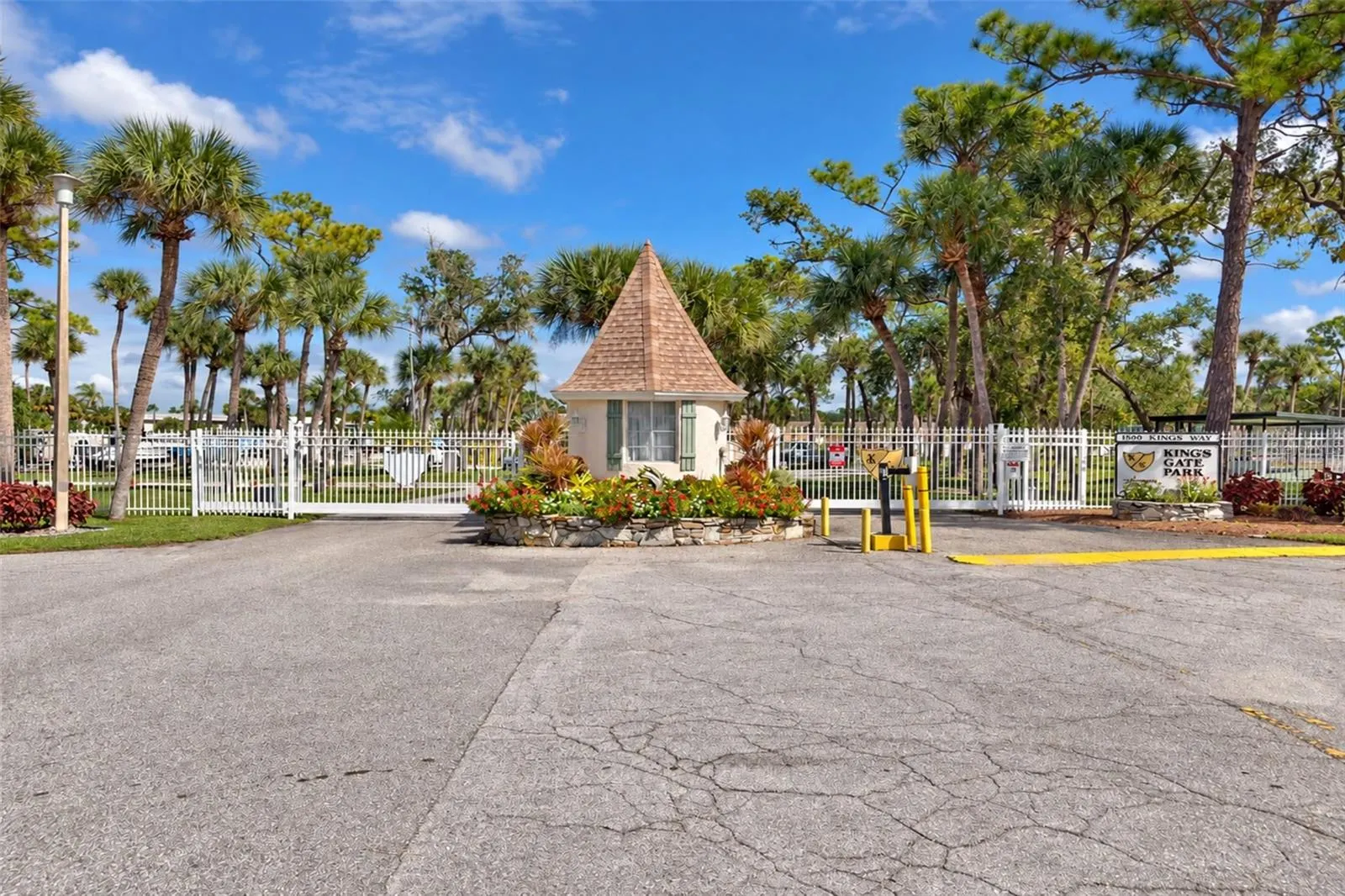 39 CROWN POINT DR
