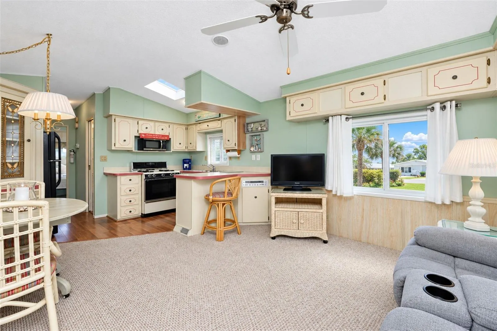 39 CROWN POINT DR