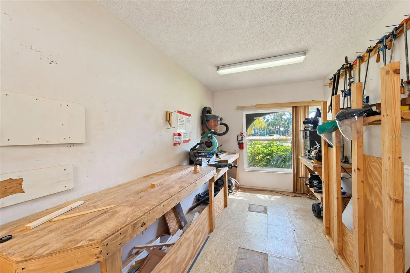 39 CROWN POINT DR