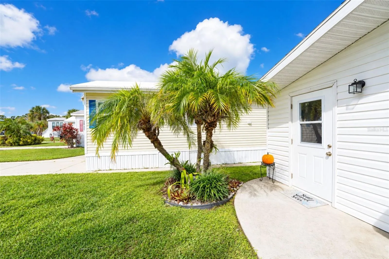 39 CROWN POINT DR
