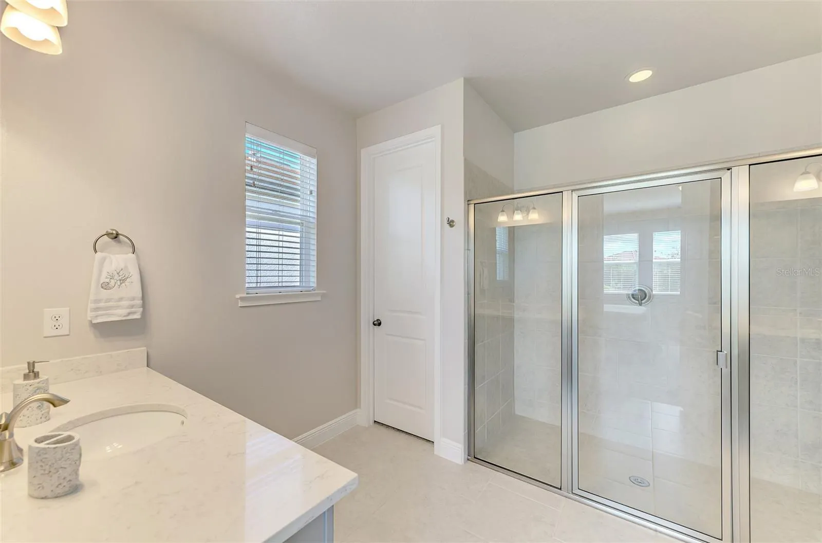5941 LONG SHORE LOOP