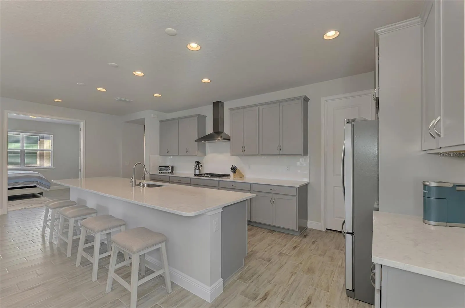 5941 LONG SHORE LOOP