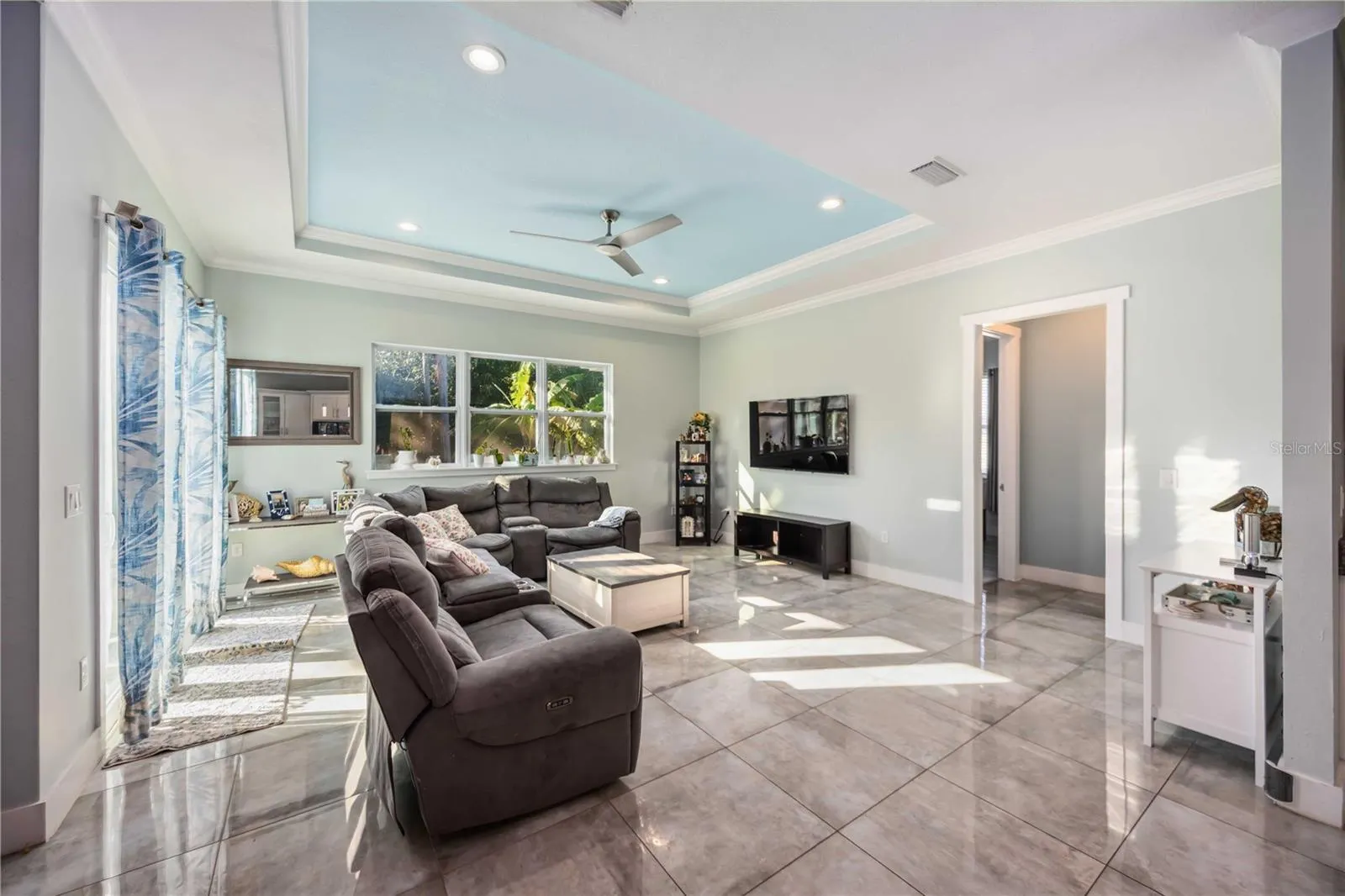 716 LAUREL AVE