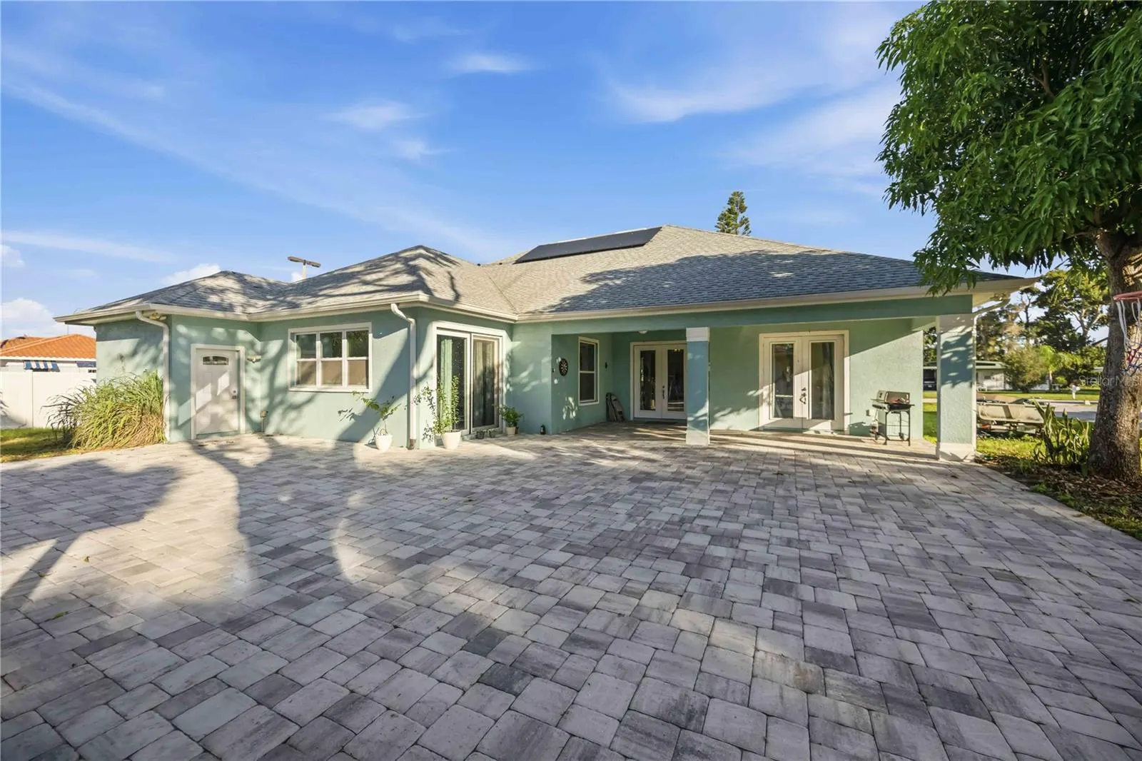 716 LAUREL AVE
