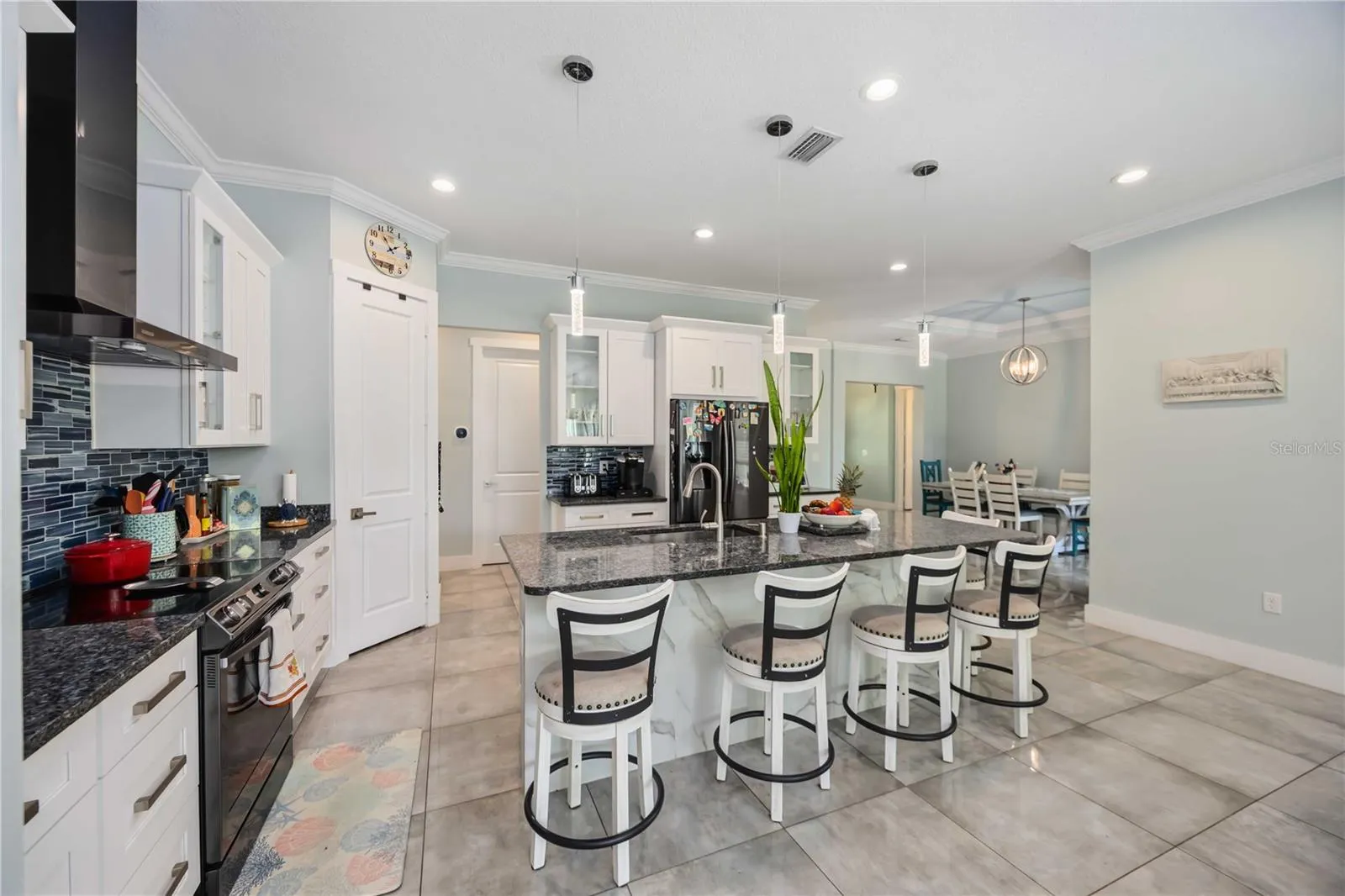 716 LAUREL AVE