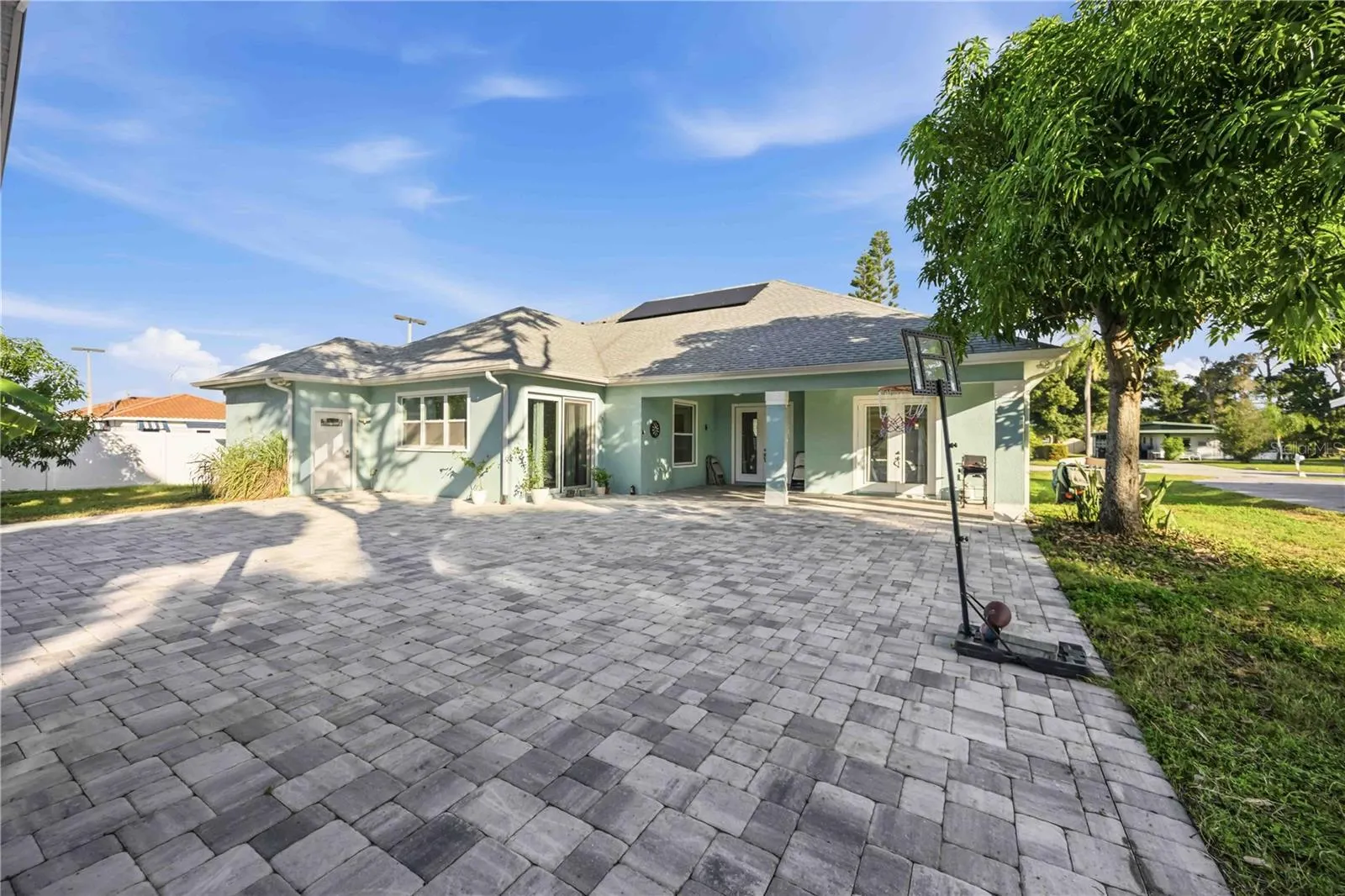 716 LAUREL AVE