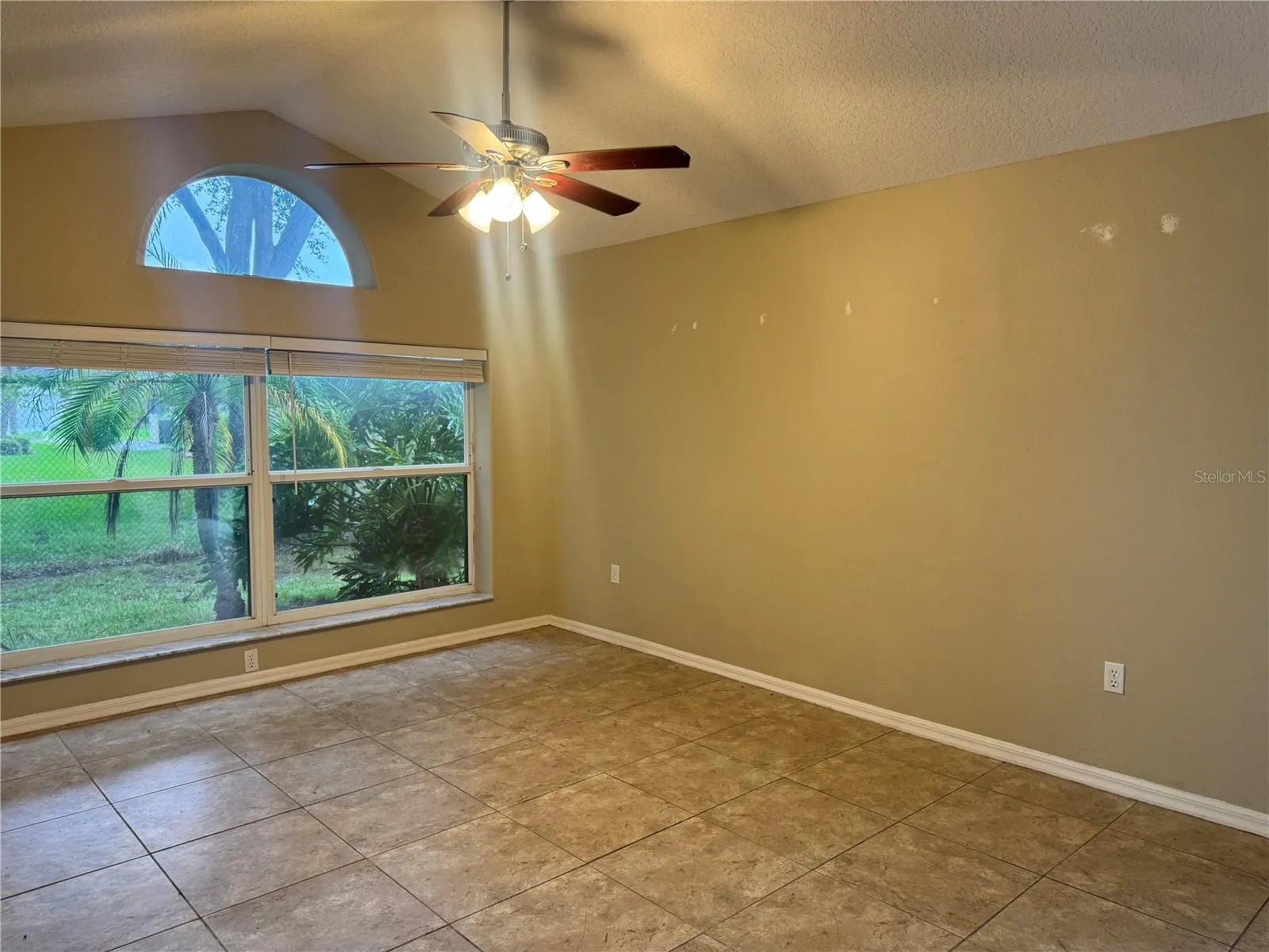 1024 HARBOR TOWN DR