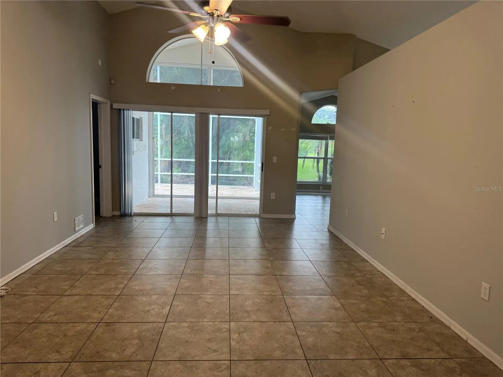 1024 HARBOR TOWN DR