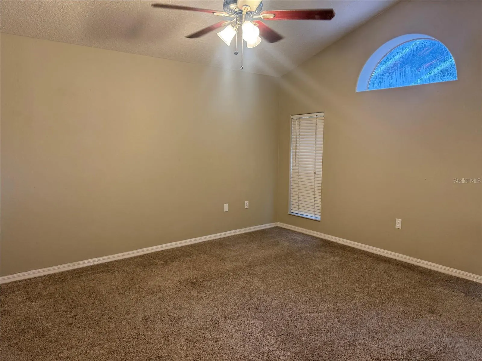 1024 HARBOR TOWN DR