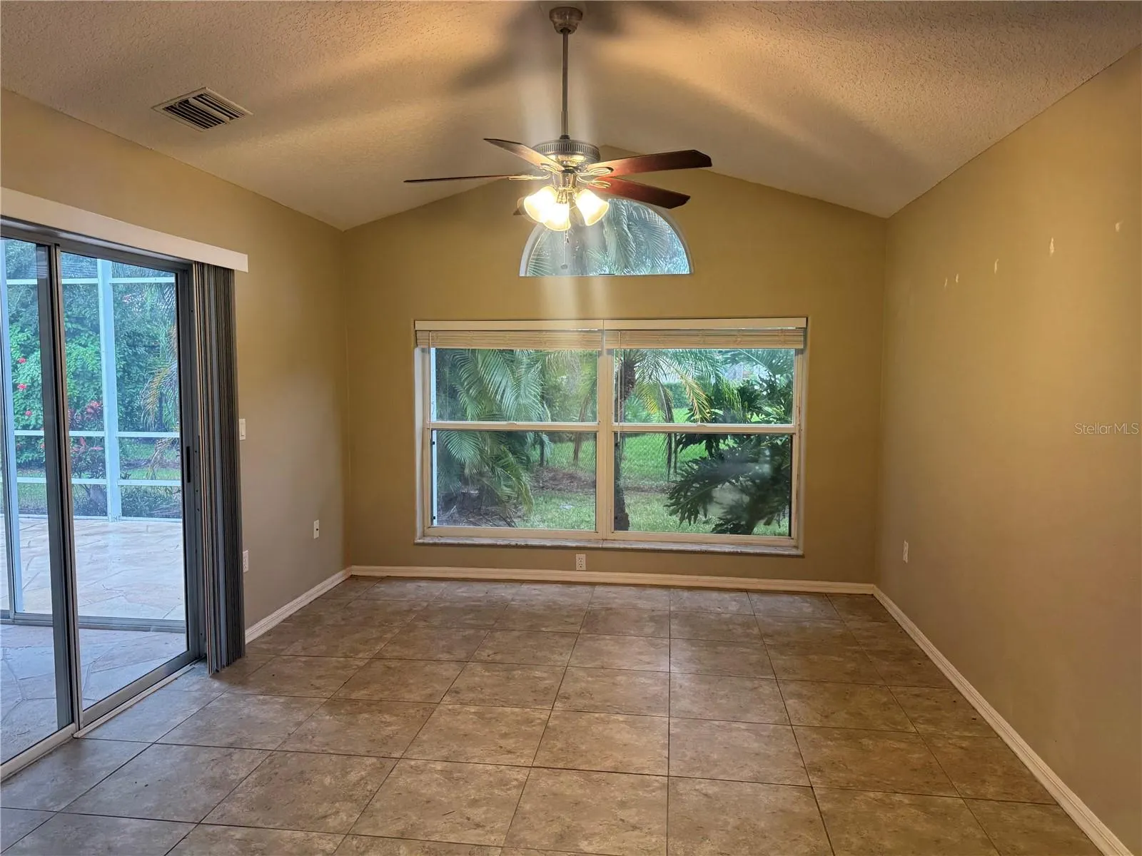 1024 HARBOR TOWN DR