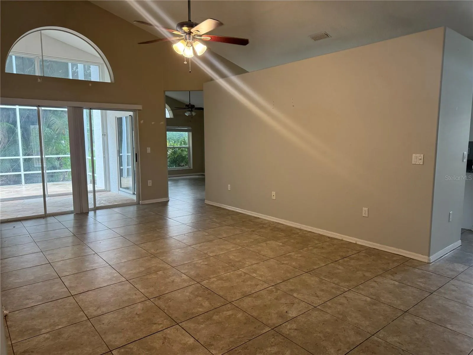 1024 HARBOR TOWN DR