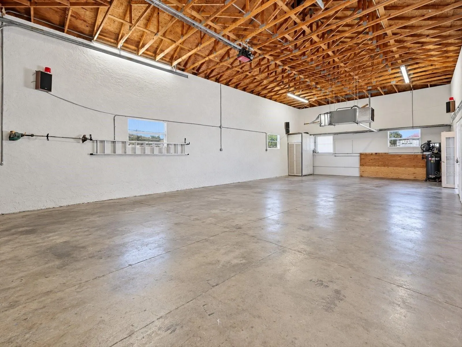 9348 SAN BERNANDINO AVE