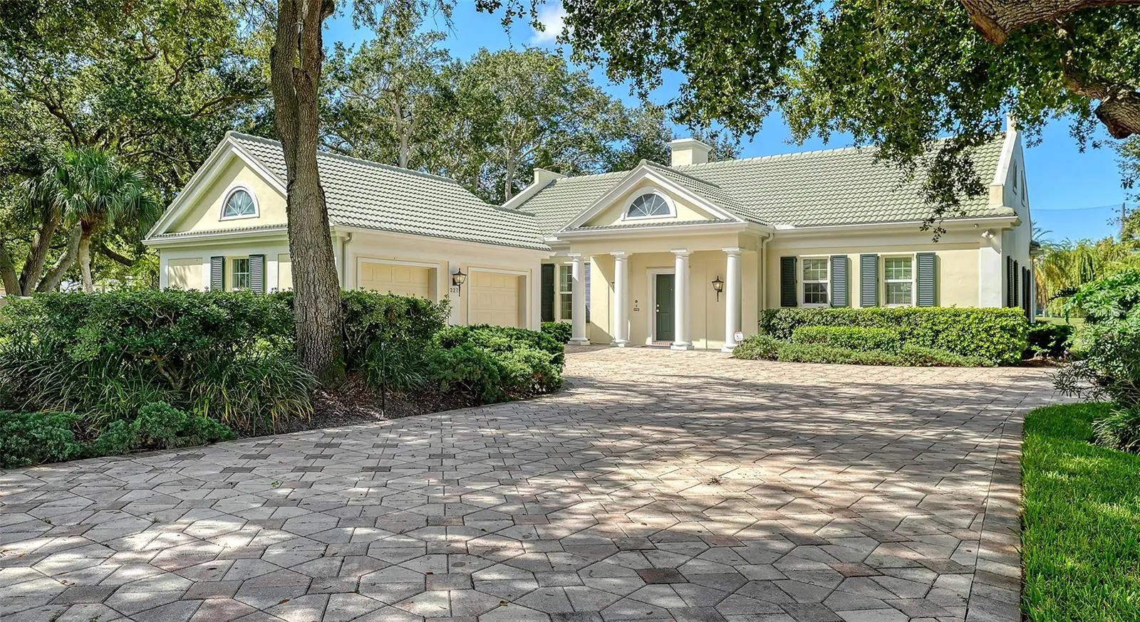 227 SAINT JAMES PARK