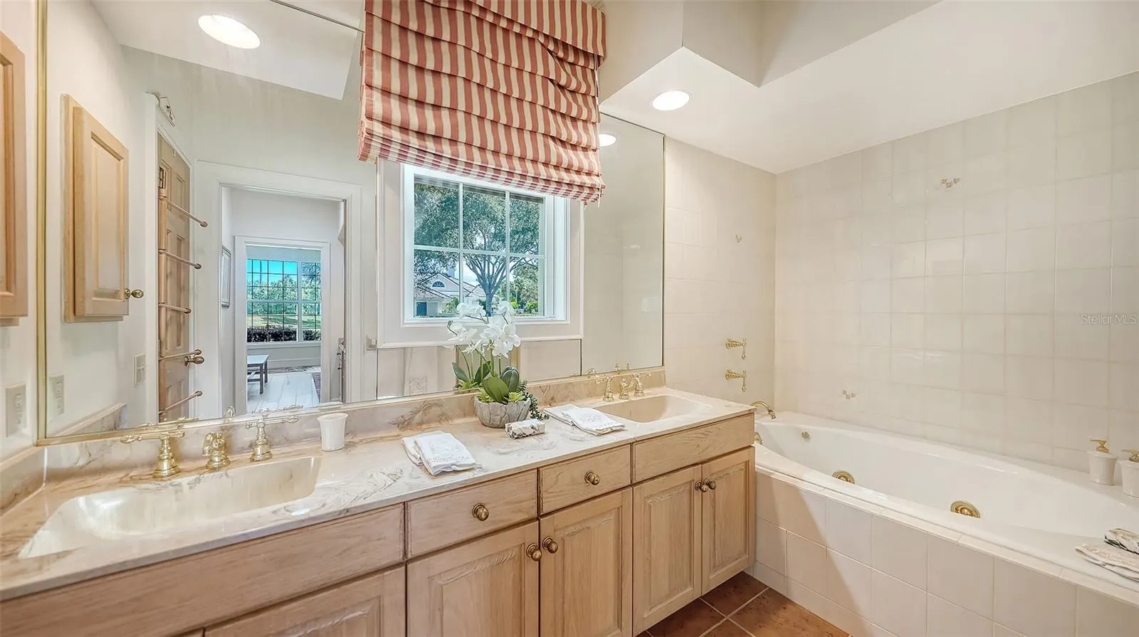 227 SAINT JAMES PARK