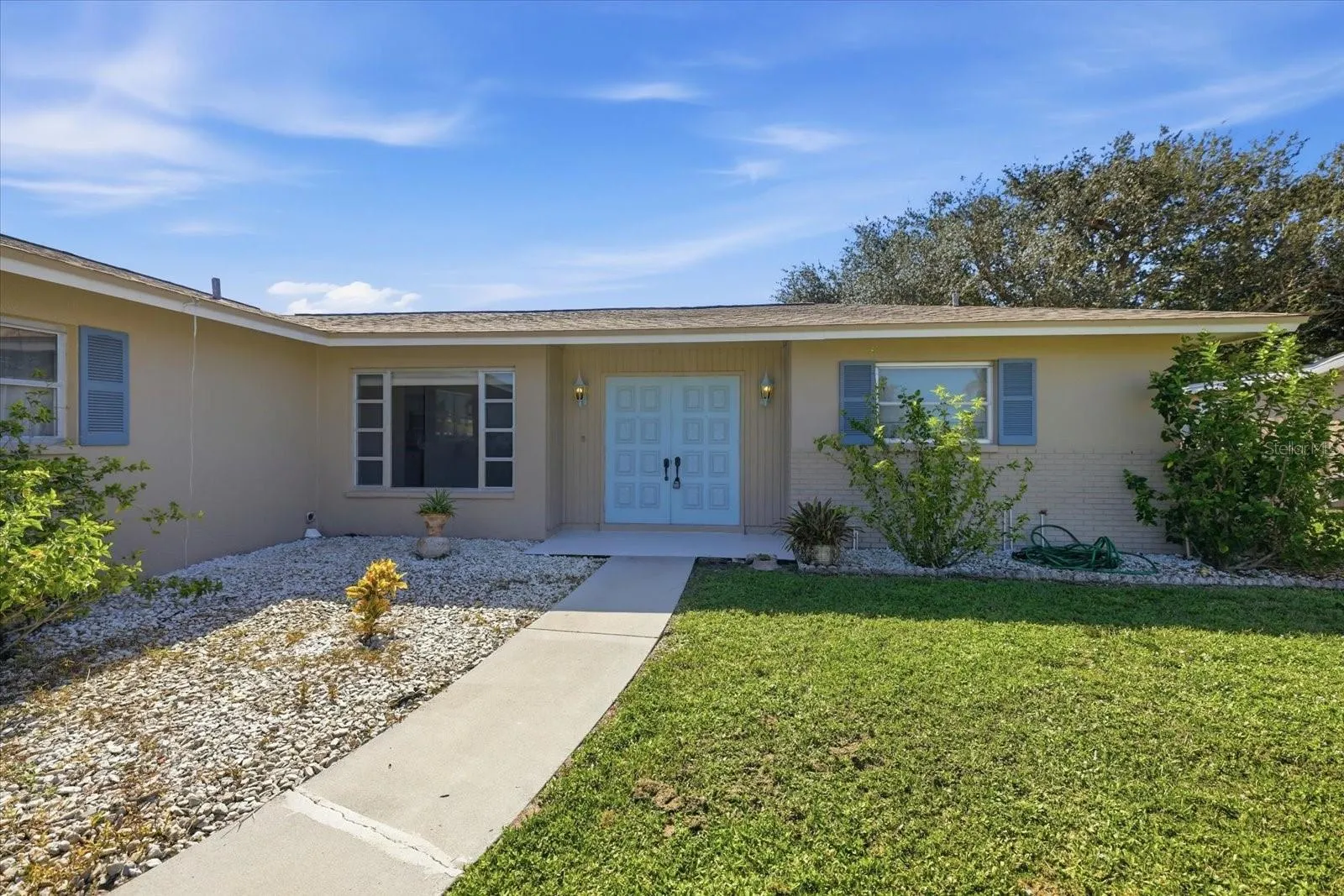 832 S GONDOLA DR