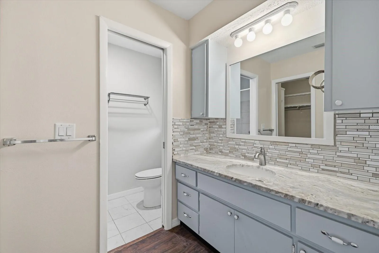832 S GONDOLA DR