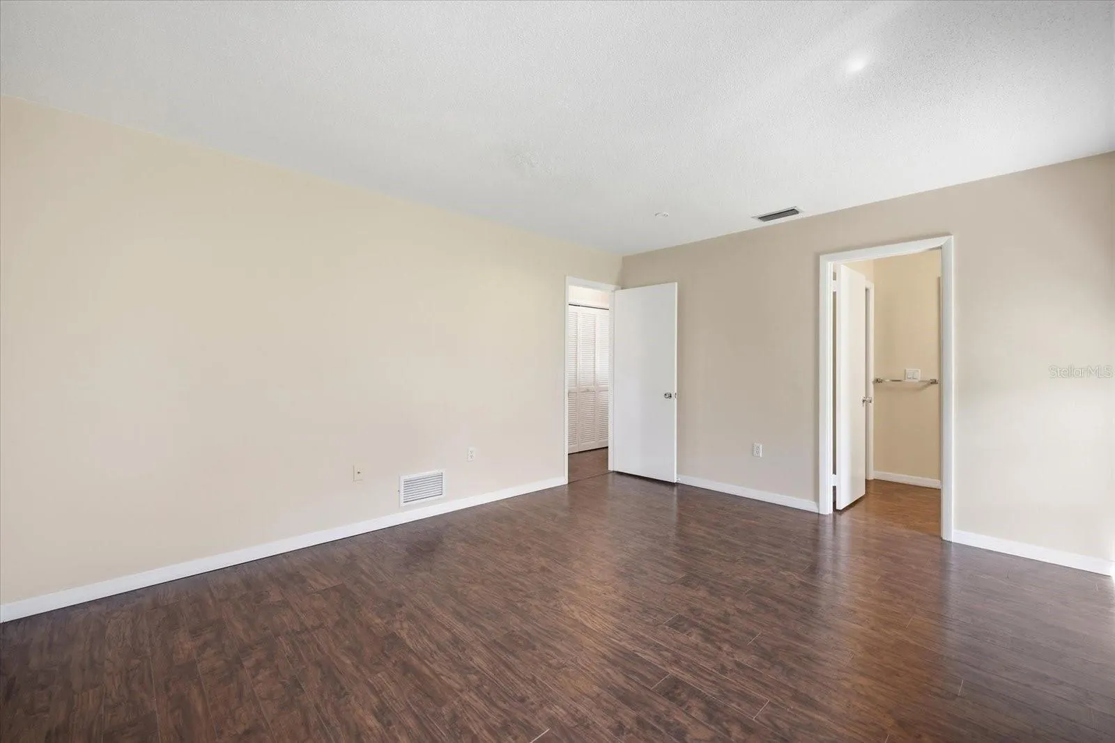 832 S GONDOLA DR
