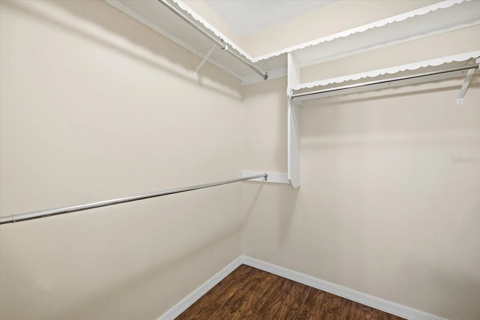 832 S GONDOLA DR