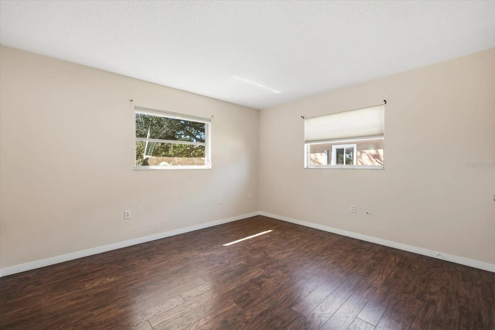 832 S GONDOLA DR