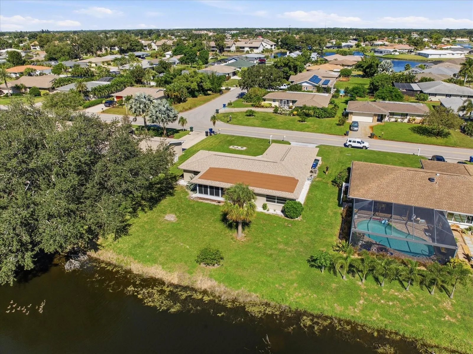 832 S GONDOLA DR