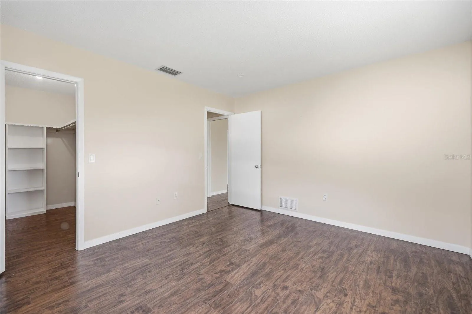 832 S GONDOLA DR