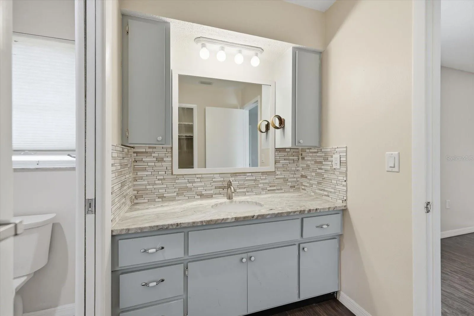 832 S GONDOLA DR