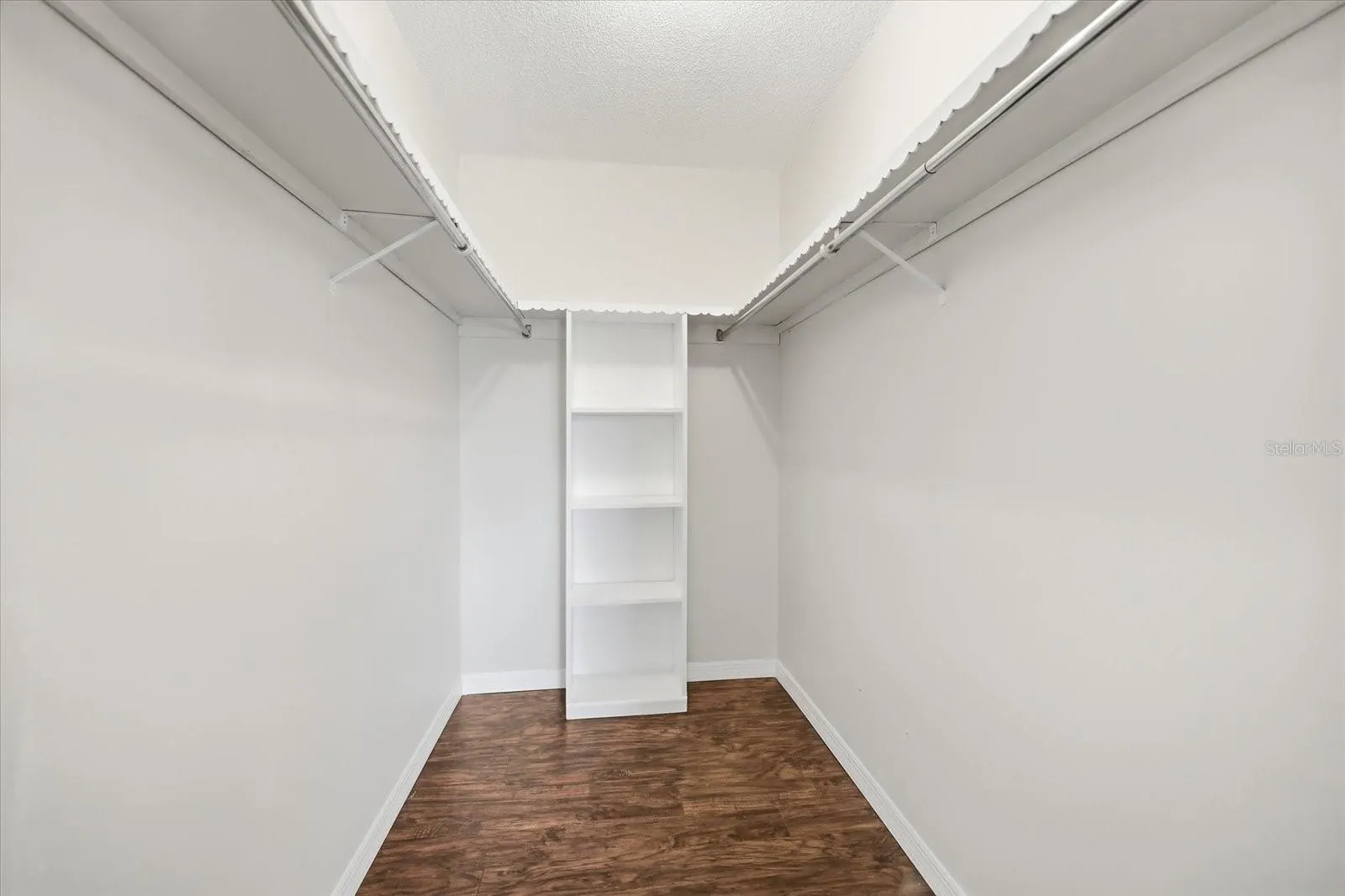 832 S GONDOLA DR