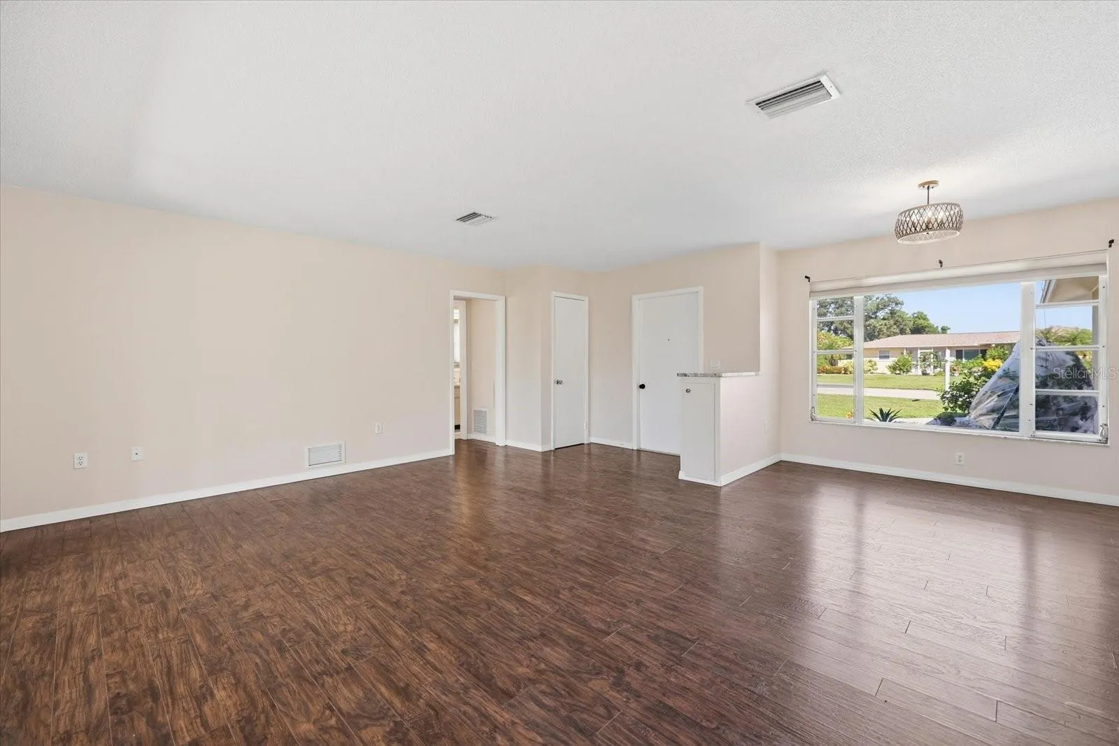 832 S GONDOLA DR
