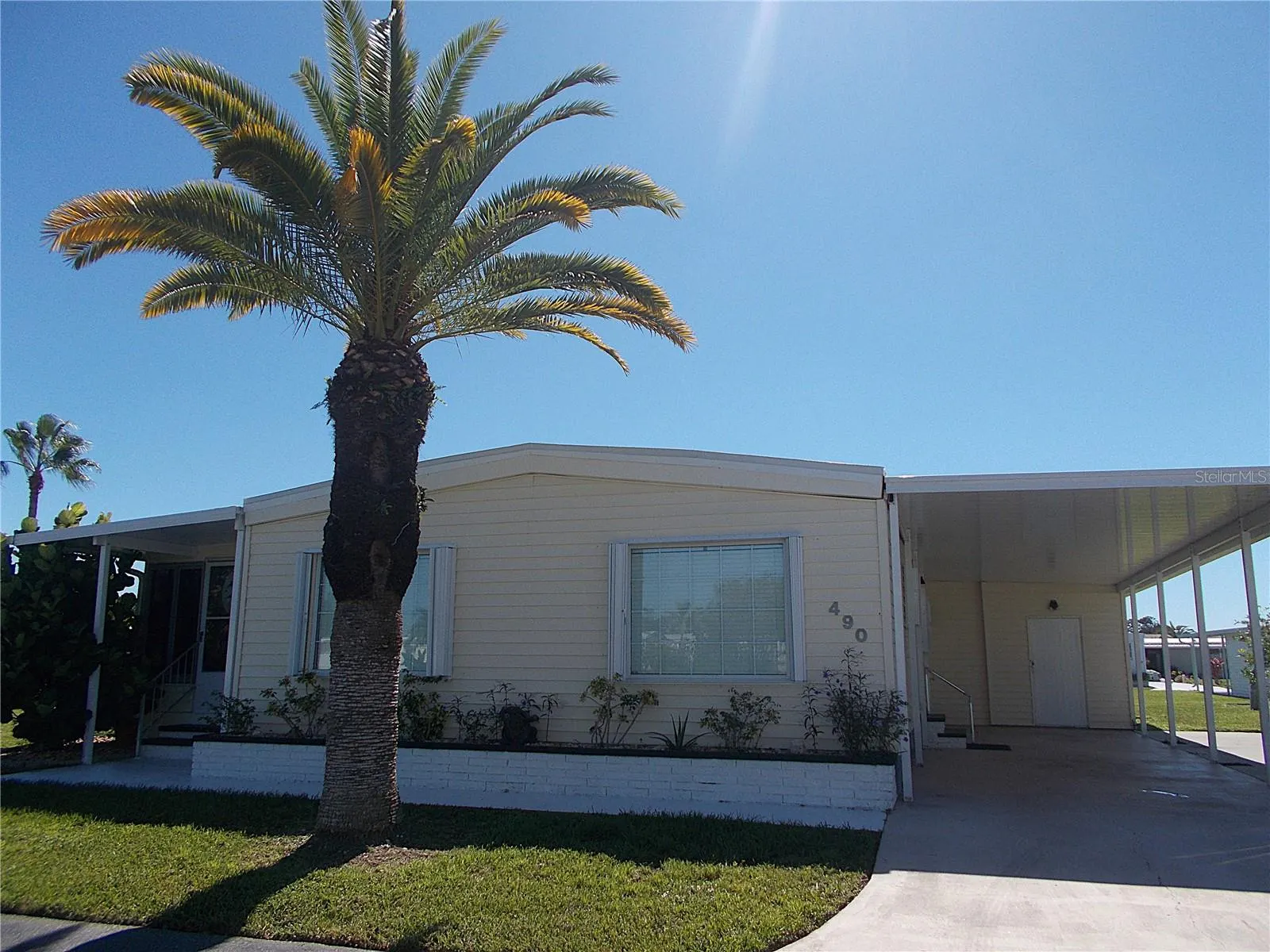 490 ASHWOOD DR