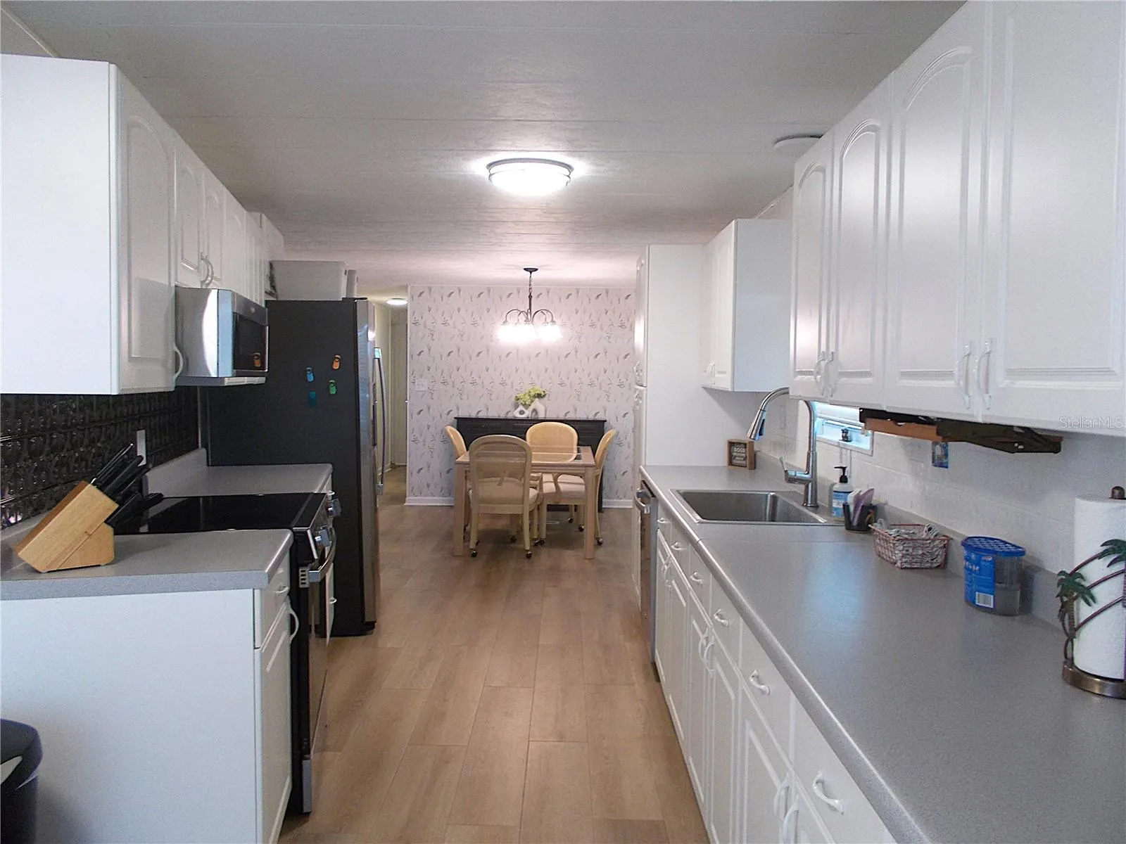 490 ASHWOOD DR