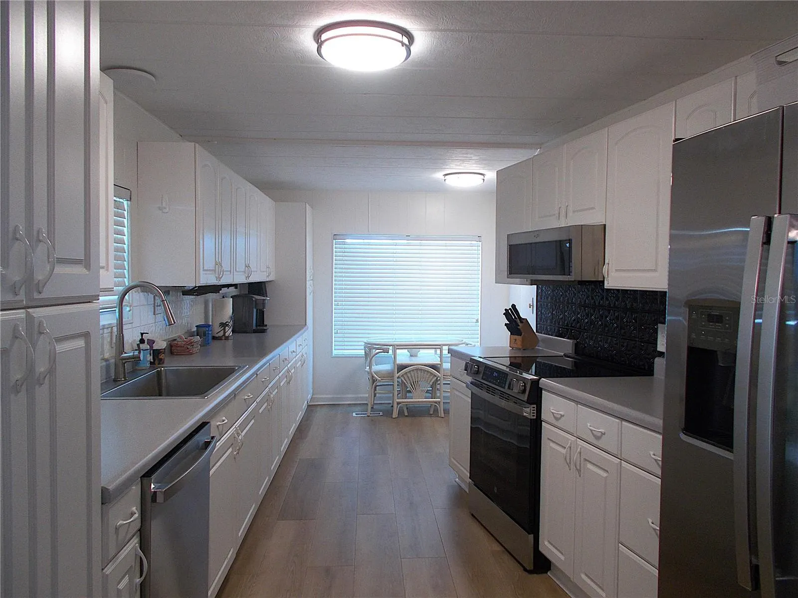 490 ASHWOOD DR