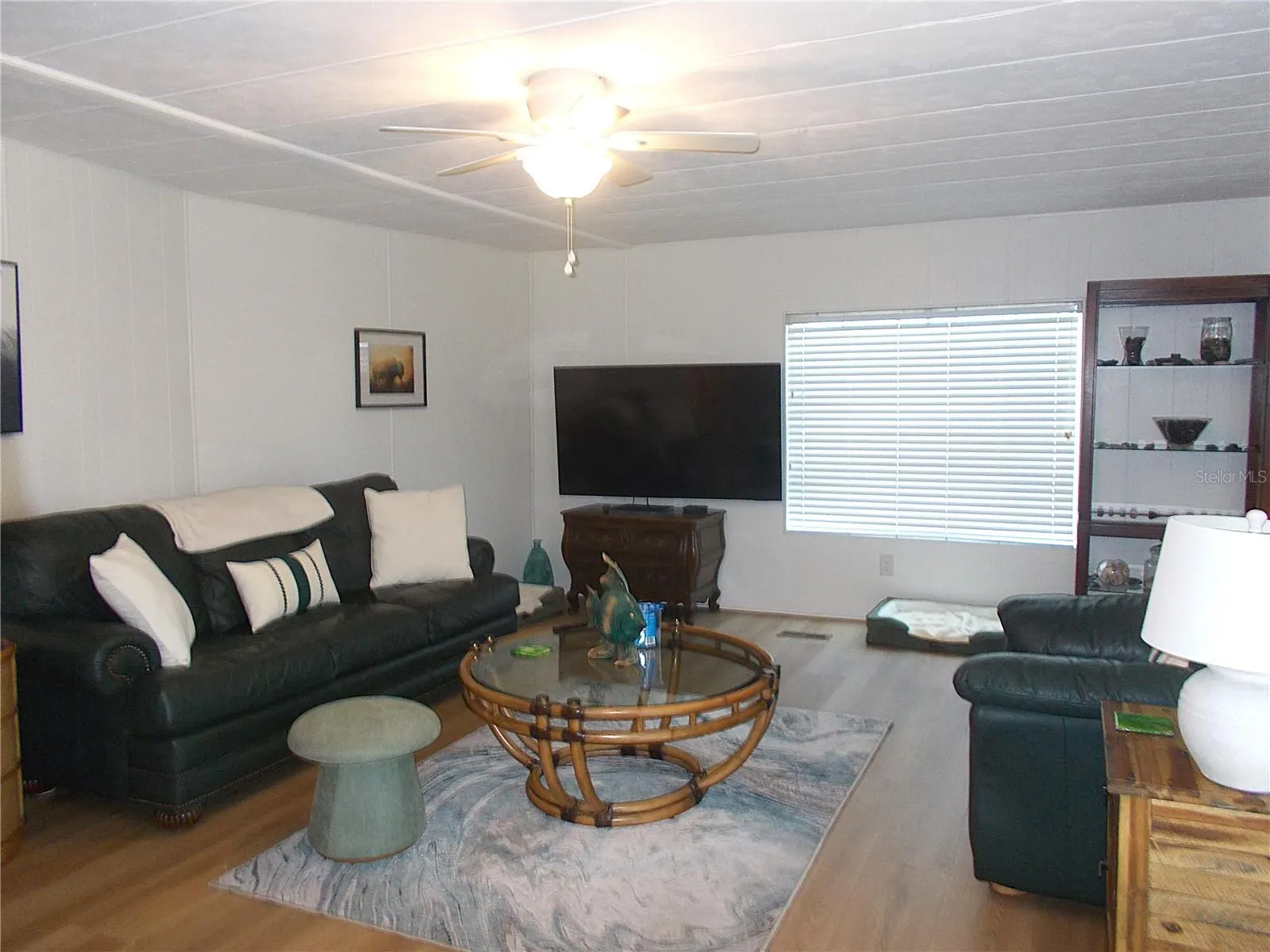 490 ASHWOOD DR
