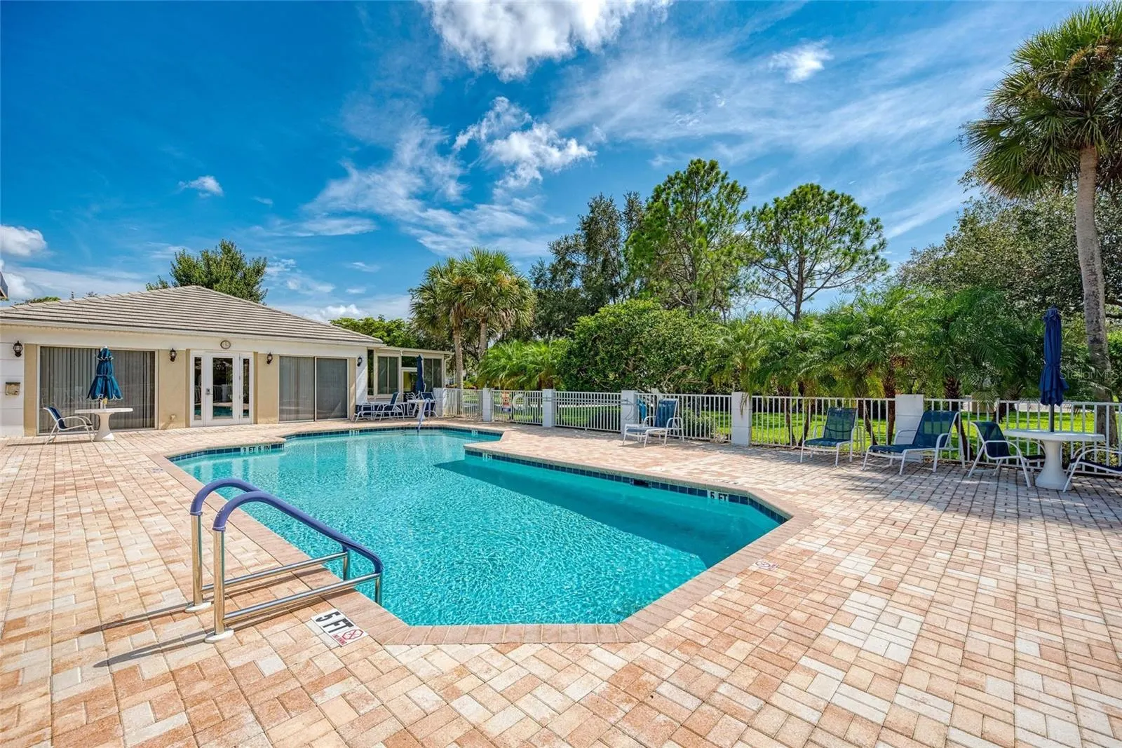 729 BRIGHTSIDE CRESCENT DR #33 #33
