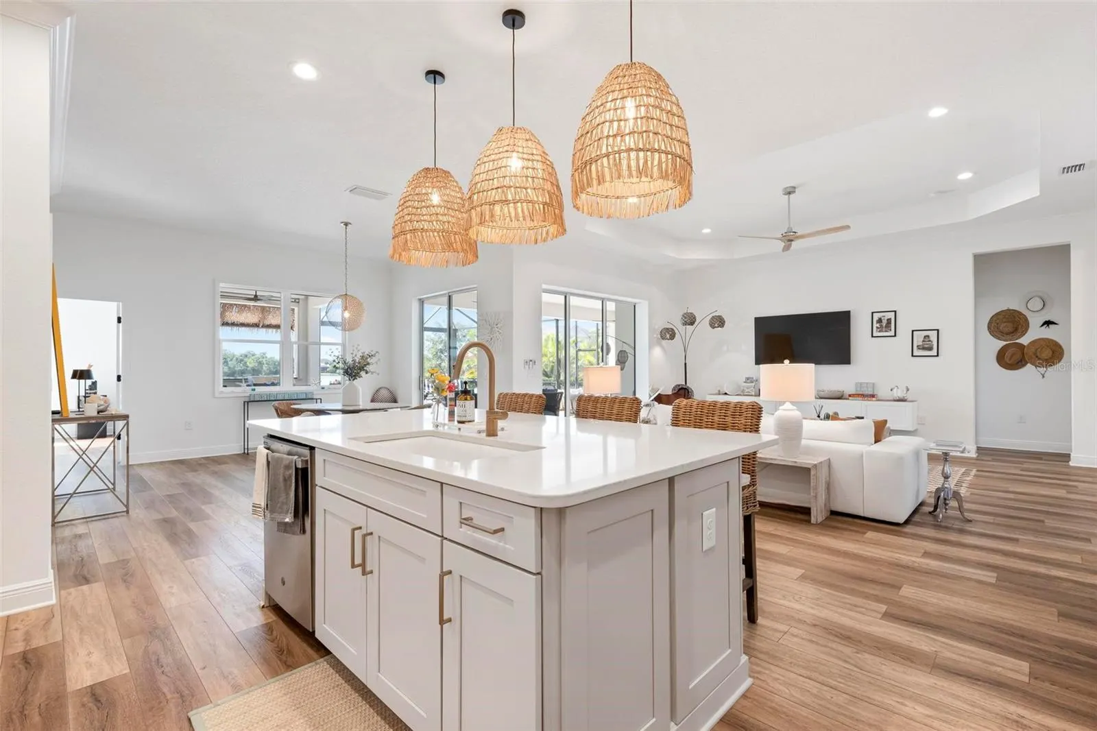 104 N CAYMAN ISLES BLVD