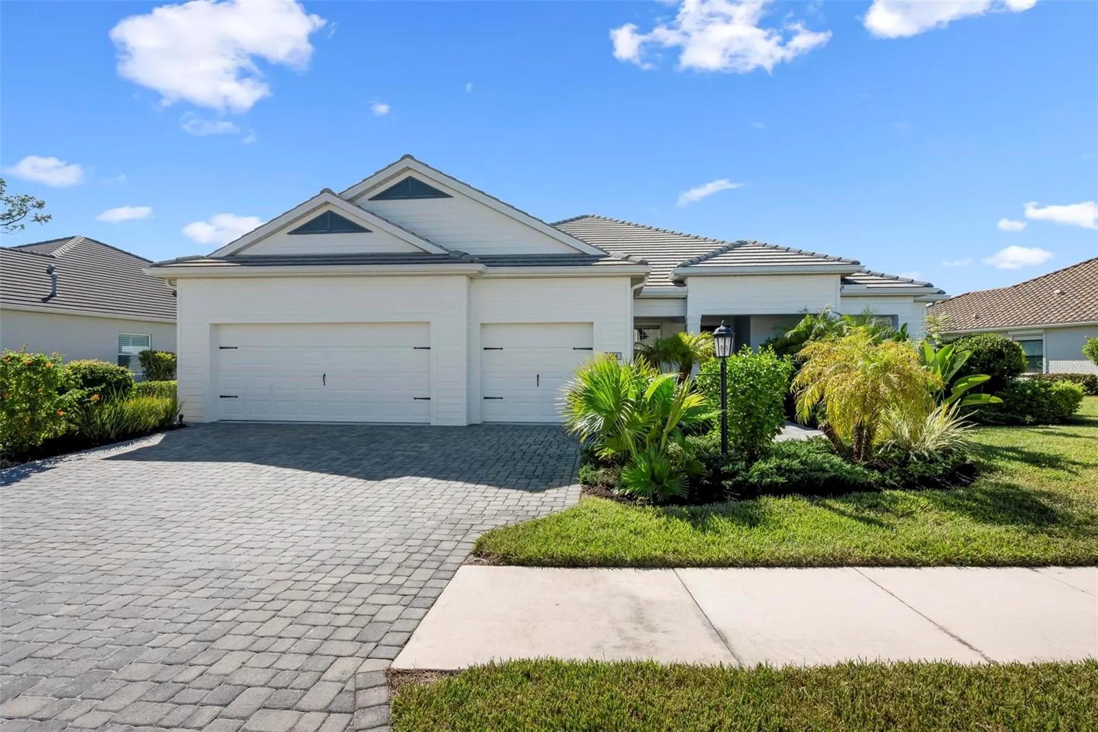 104 N CAYMAN ISLES BLVD