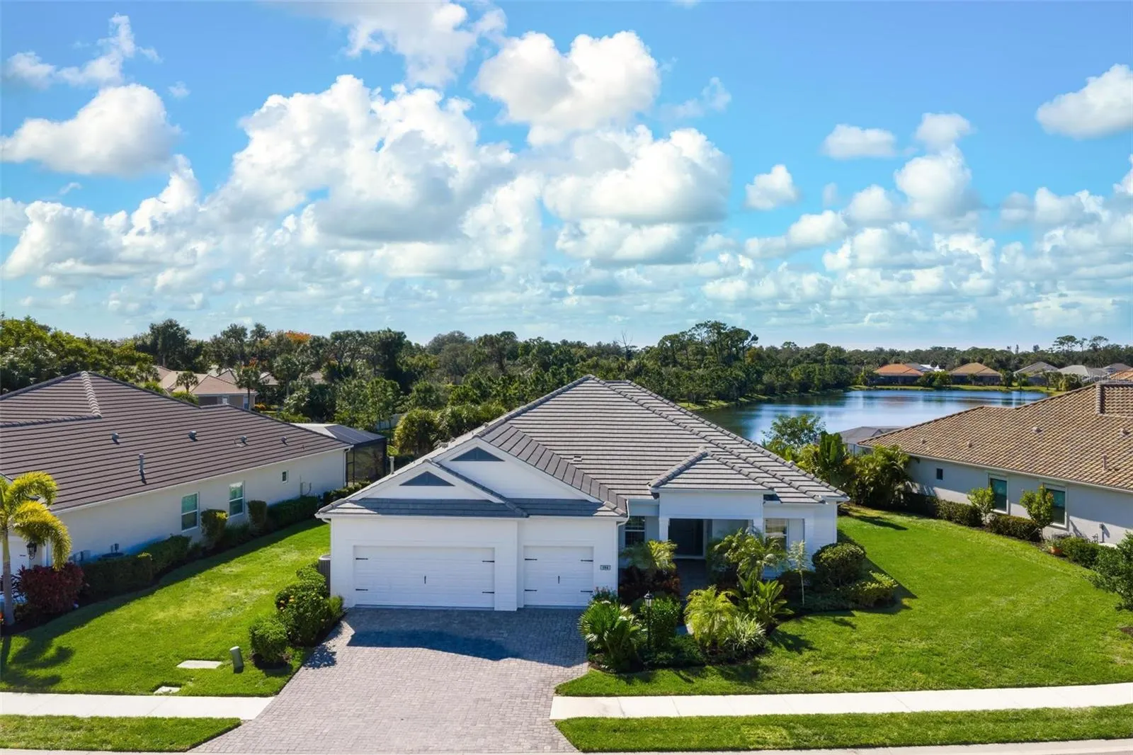 104 N CAYMAN ISLES BLVD